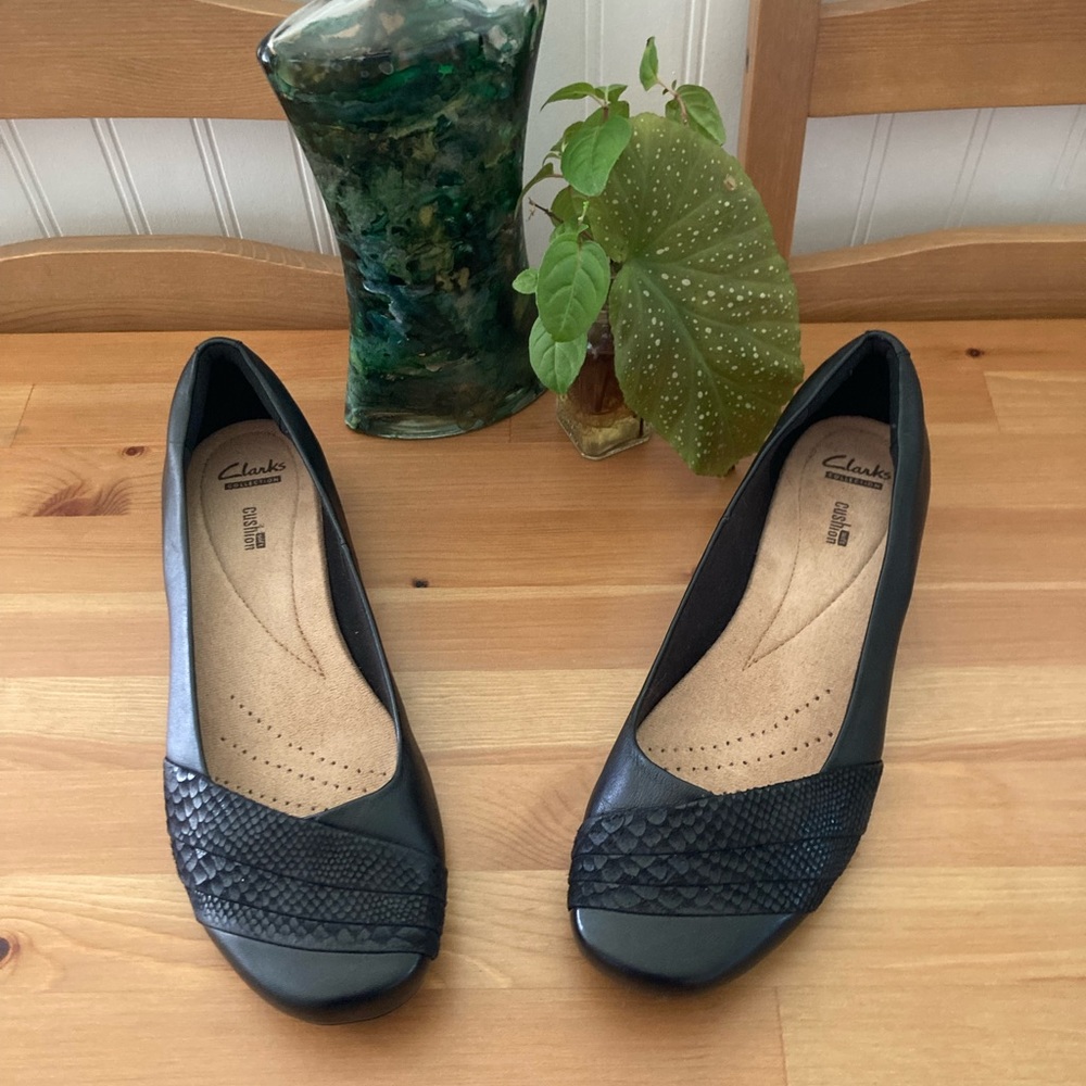 Clarks Collection Soft Cushion Black Flats Size 10W